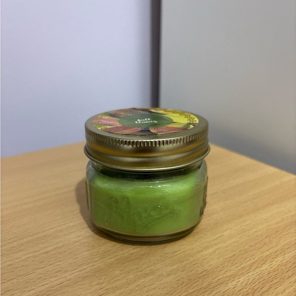 Old Williamsburgh Fall Leaves Scented Candle